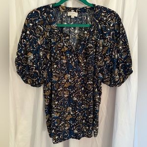 Loft xl blue floral pattern v neck tie short sleeve cotton top